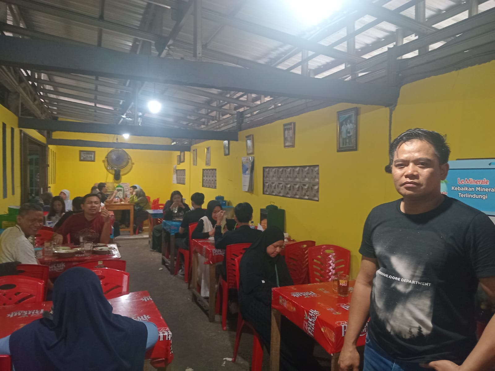 Generasi Ketiga (Cucu) selaku Ouwner Kedai Sate Kambing Winong Pak H. Mustofa. (Red)
